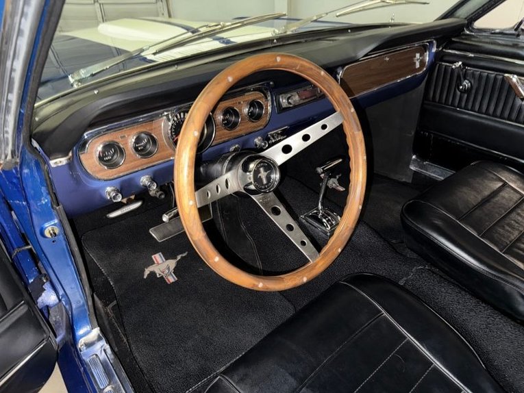 Unknown-Mustang-1965-Blue-White-Black-39