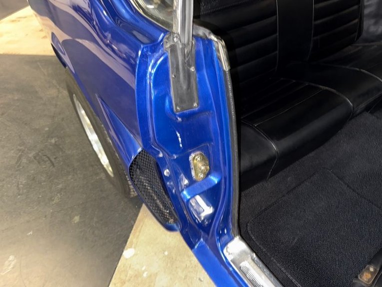 Unknown-Mustang-1965-Blue-White-Black-41