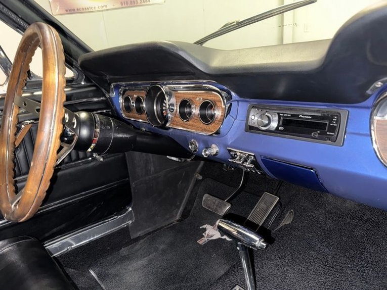 Unknown-Mustang-1965-Blue-White-Black-6