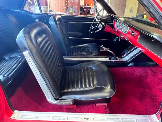 Unknown-Mustang-1965-Candy-Apple-Red-21