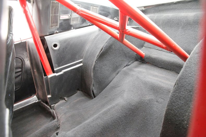 Unknown-Mustang-1965-Rangoon-Red-Black-36