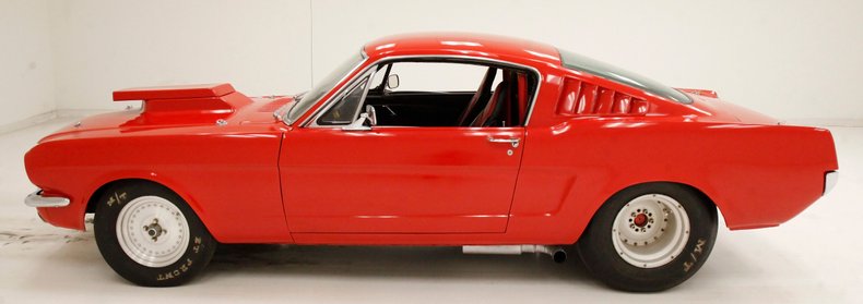 Unknown-Mustang-1965-Rangoon-Red-Black