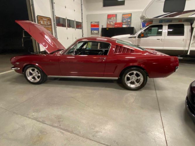 Unknown-Mustang-1965-Red-Black-11