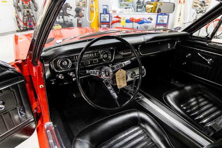 Unknown-Mustang-1965-Red-Black-4