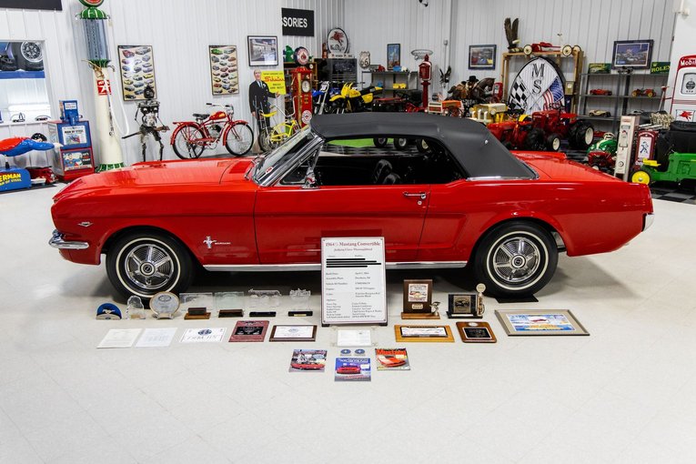 Unknown-Mustang-1965-Red-Black-9