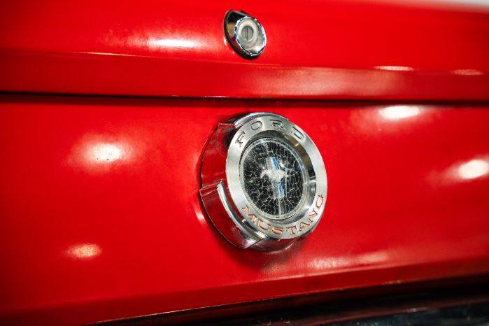 Unknown-Mustang-1965-Red-Red-vinyl-10