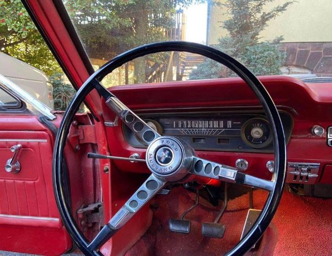 Unknown-Mustang-1965-Red-Red-vinyl-5