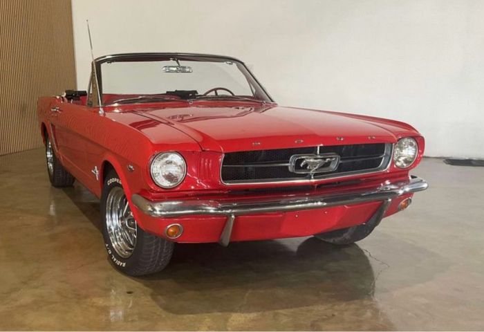 Unknown-Mustang-1965-Red-Red-vinyl-8