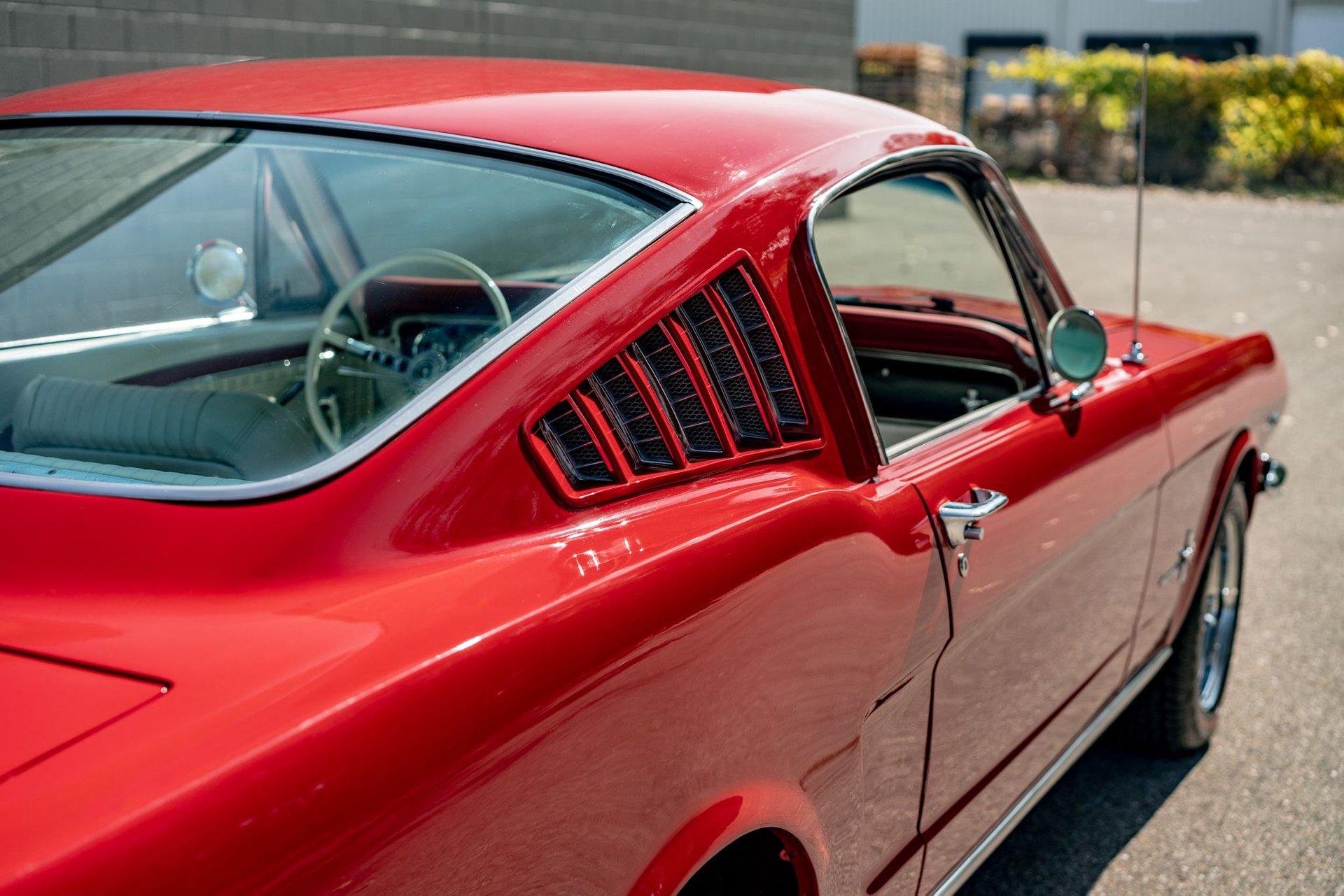 Unknown-Mustang-1965-Red-White-15