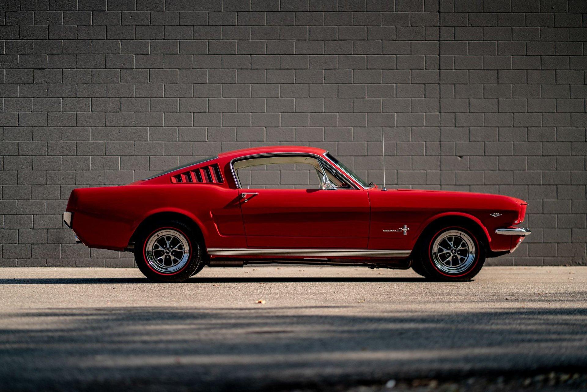 Unknown-Mustang-1965-Red-White-18
