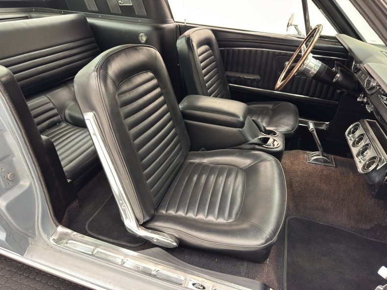 Unknown-Mustang-1965-Silver-Blue-Black-42