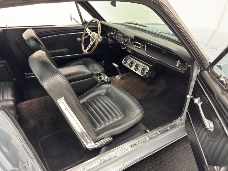 Unknown-Mustang-1965-Silver-Blue-Black-43