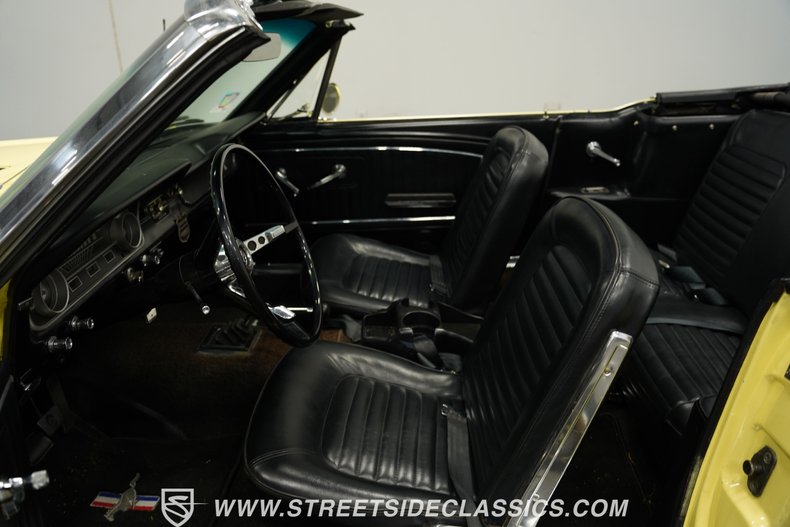 Unknown-Mustang-1965-Springtime-Yellow-Black-36