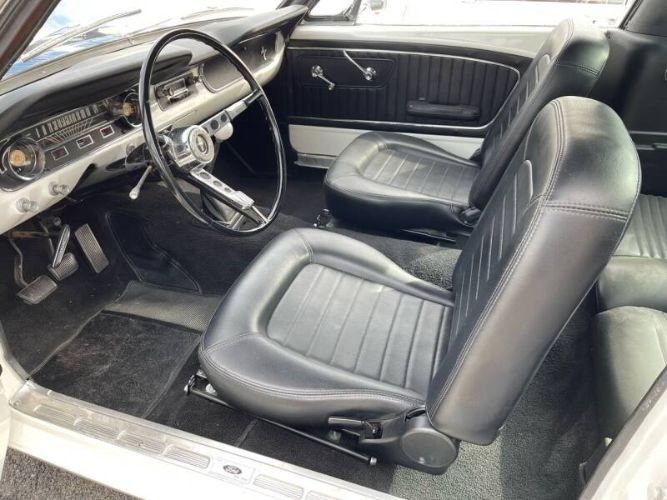 Unknown-Mustang-1965-White-Black