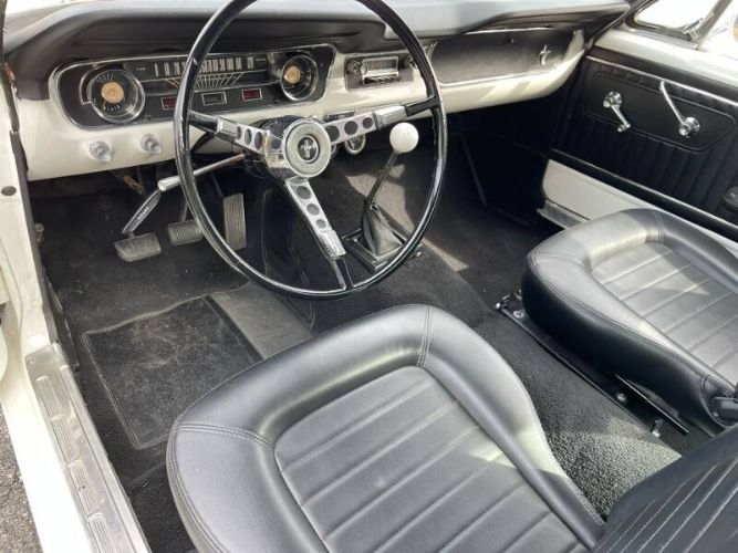Unknown-Mustang-1965-White-Black-2