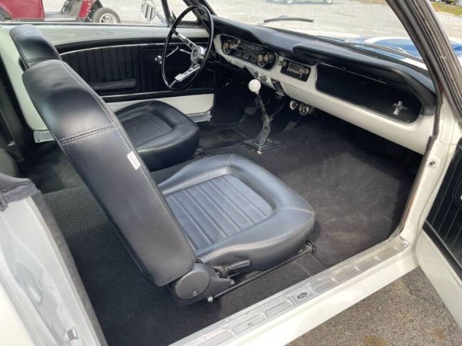 Unknown-Mustang-1965-White-Black-4