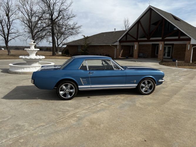 Unknown-Mustang-1966-Blue-Black-1