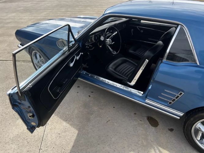 Unknown-Mustang-1966-Blue-Black-18