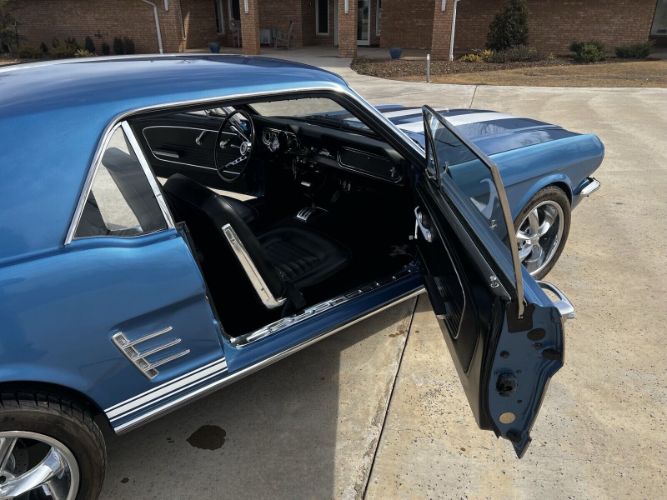 Unknown-Mustang-1966-Blue-Black-19