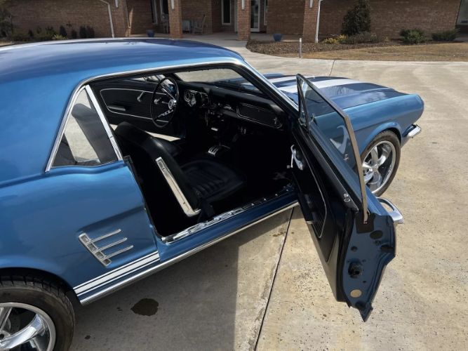 Unknown-Mustang-1966-Blue-Black-21