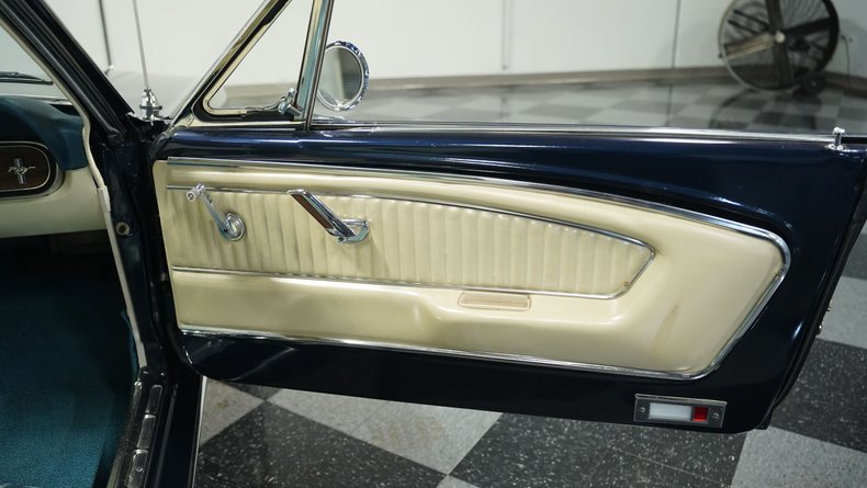 Unknown-Mustang-1966-Caspian-Blue-White-12