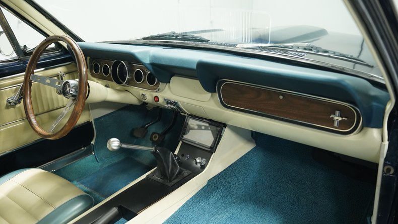 Unknown-Mustang-1966-Caspian-Blue-White-19
