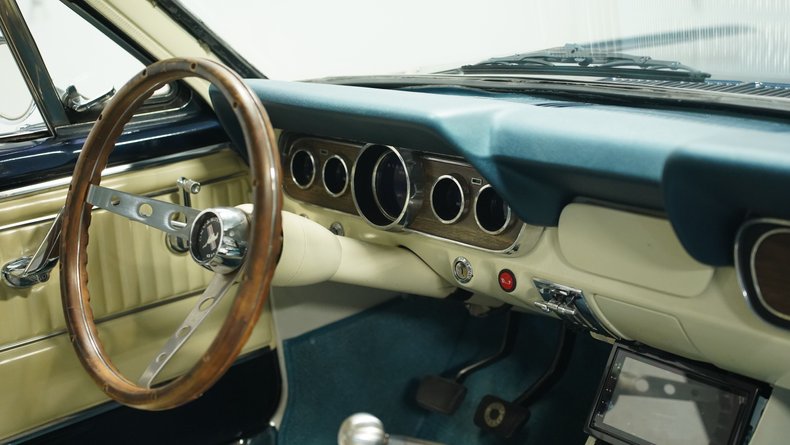 Unknown-Mustang-1966-Caspian-Blue-White-20