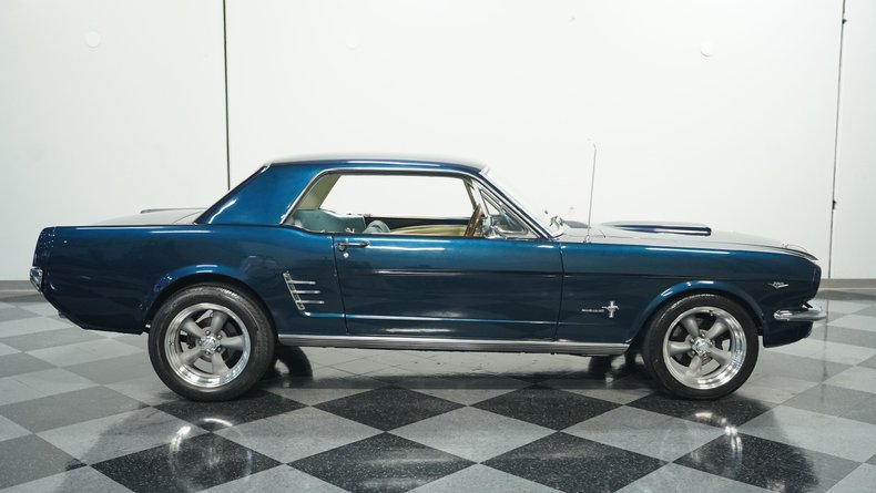 Unknown-Mustang-1966-Caspian-Blue-White-29