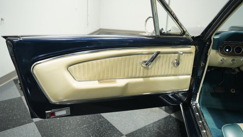 Unknown-Mustang-1966-Caspian-Blue-White-44