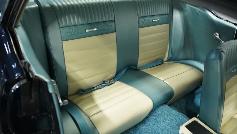 Unknown-Mustang-1966-Caspian-Blue-White-7