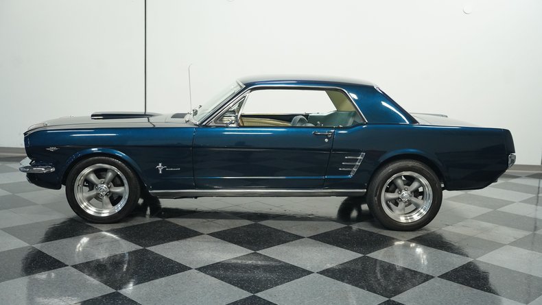 Unknown-Mustang-1966-Caspian-Blue-White