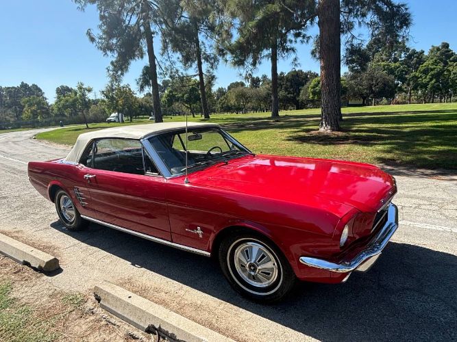 Unknown-Mustang-1966-Red-White-Top-Black-16