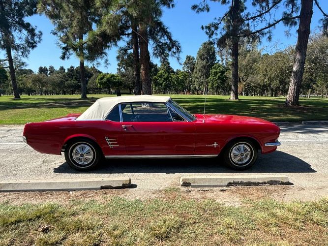 Unknown-Mustang-1966-Red-White-Top-Black-19