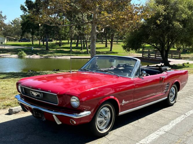Unknown-Mustang-1966-Red-White-Top-Black-20