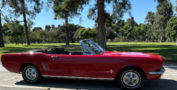 Unknown-Mustang-1966-Red-White-Top-Black-21