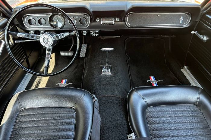 Unknown-Mustang-1966-Red-White-Top-Black-5