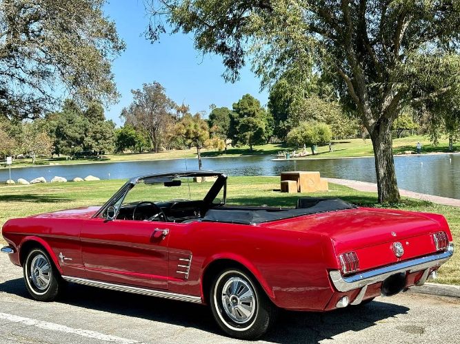 Unknown-Mustang-1966-Red-White-Top-Black-8