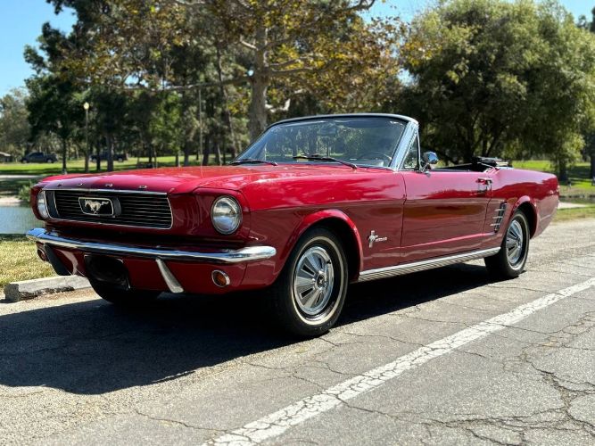 Unknown-Mustang-1966-Red-White-Top-Black