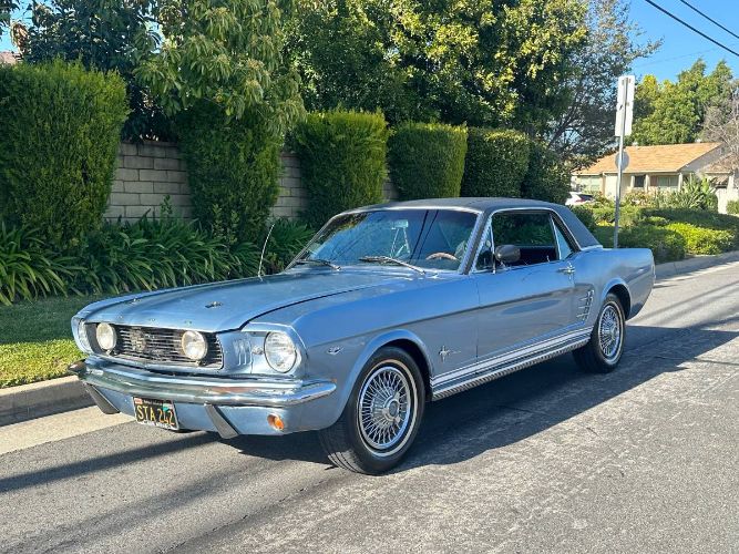 Unknown-Mustang-1966-Silver-Blue-Black-Pony-Deluxe-15