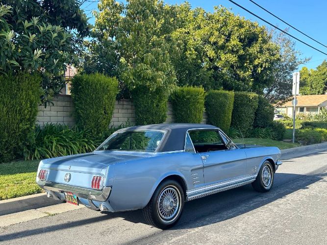 Unknown-Mustang-1966-Silver-Blue-Black-Pony-Deluxe-17