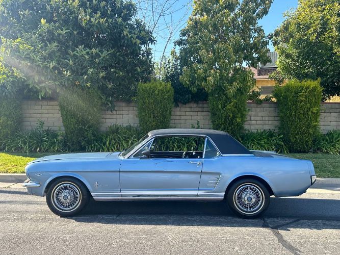 Unknown-Mustang-1966-Silver-Blue-Black-Pony-Deluxe-18
