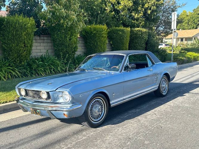 Unknown-Mustang-1966-Silver-Blue-Black-Pony-Deluxe-19