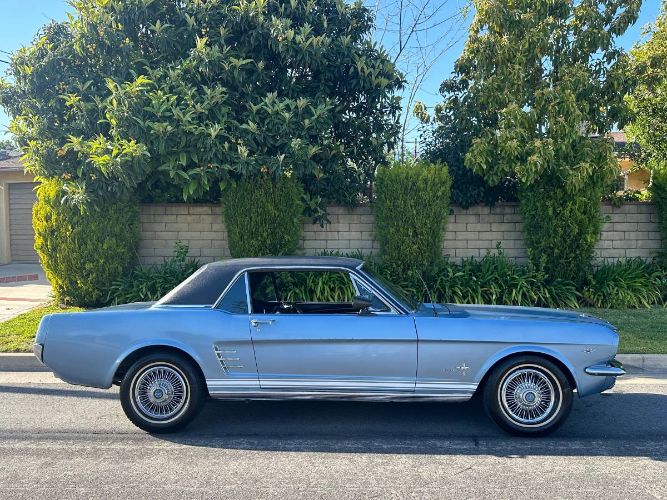 Unknown-Mustang-1966-Silver-Blue-Black-Pony-Deluxe-21