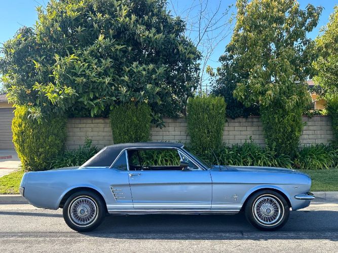 Unknown-Mustang-1966-Silver-Blue-Black-Pony-Deluxe-22