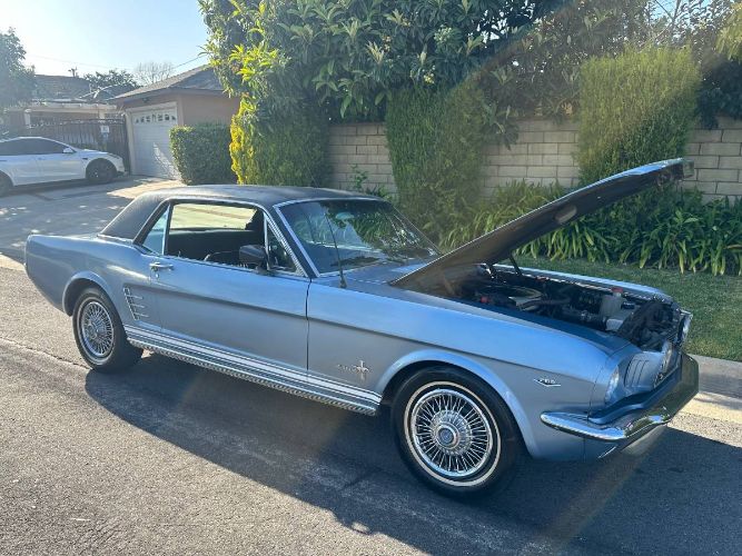 Unknown-Mustang-1966-Silver-Blue-Black-Pony-Deluxe-5