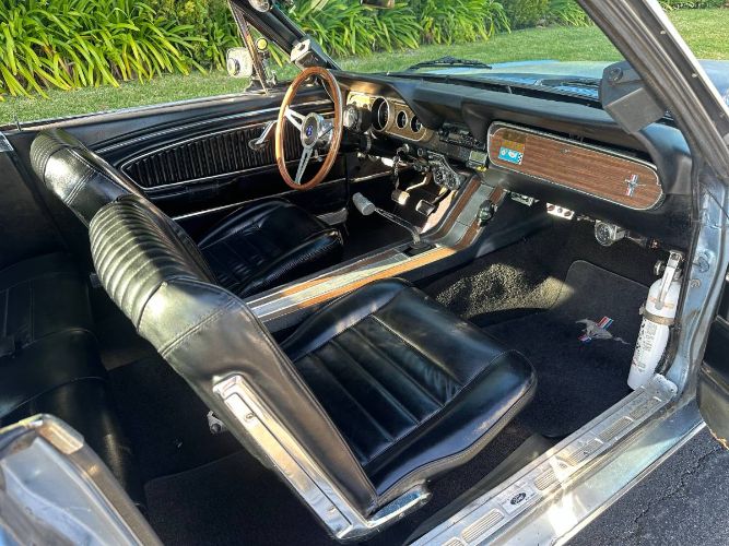 Unknown-Mustang-1966-Silver-Blue-Black-Pony-Deluxe-6