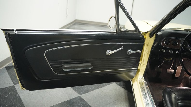 Unknown-Mustang-1966-Spring-Time-Yellow-Black-35
