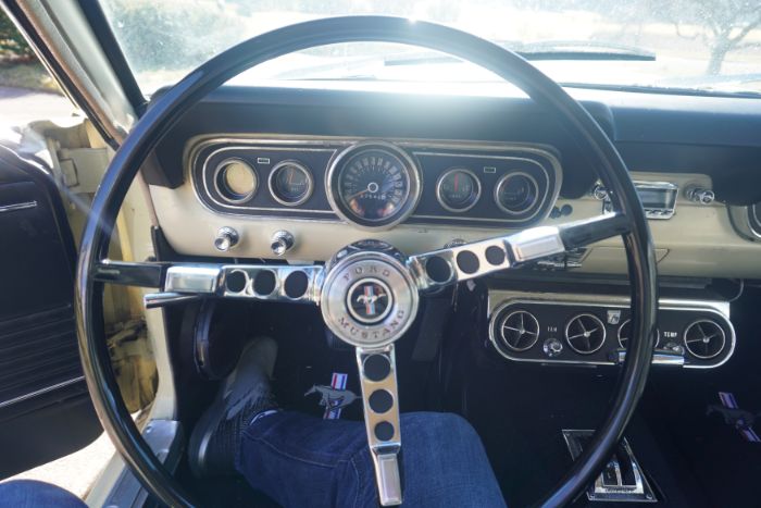 Unknown-Mustang-1966-Springtime-Yellow-Black-5