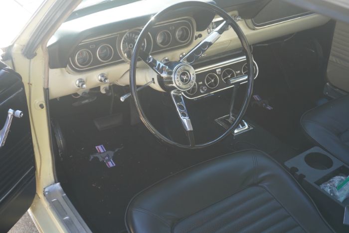 Unknown-Mustang-1966-Springtime-Yellow-Black-6