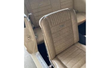 Unknown-Mustang-1966-Two-Tone-Deluxe-Pony-11